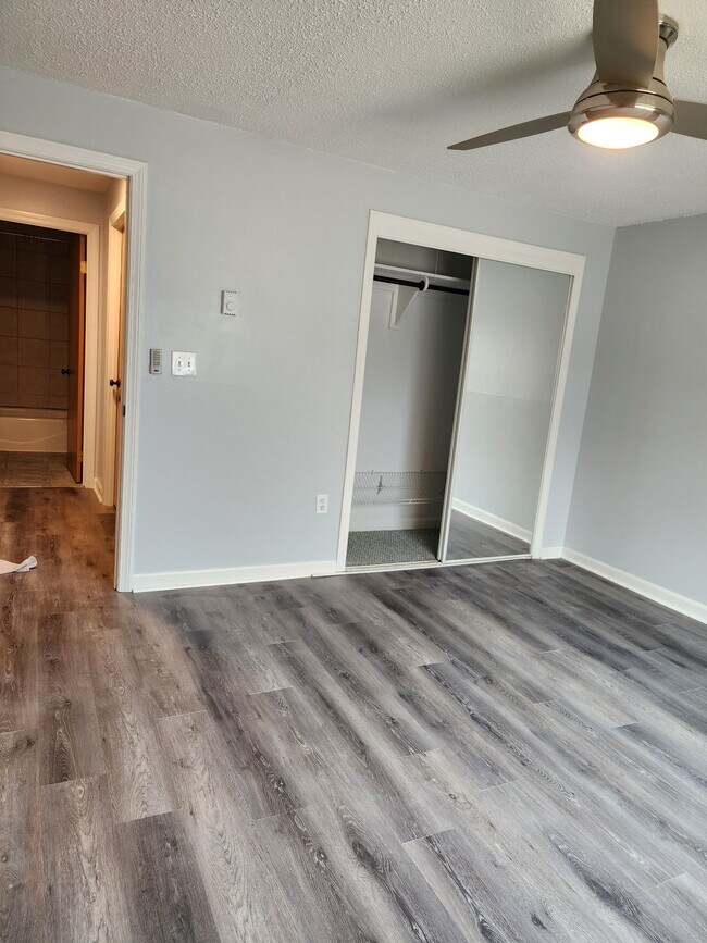 Building Photo - 4 Hazelwood Ave