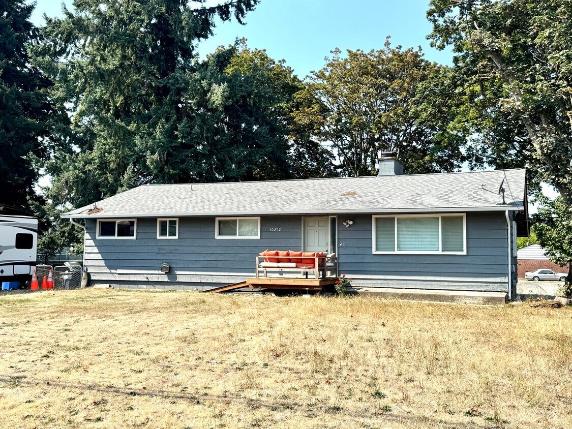 Foto principal - Spacious 4-Bed, 2-Bath Duplex – Utilities ...