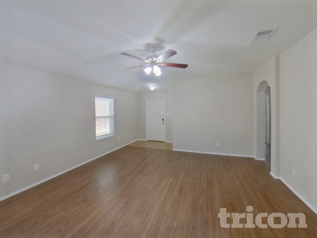 Building Photo - 1112 Roman Dr