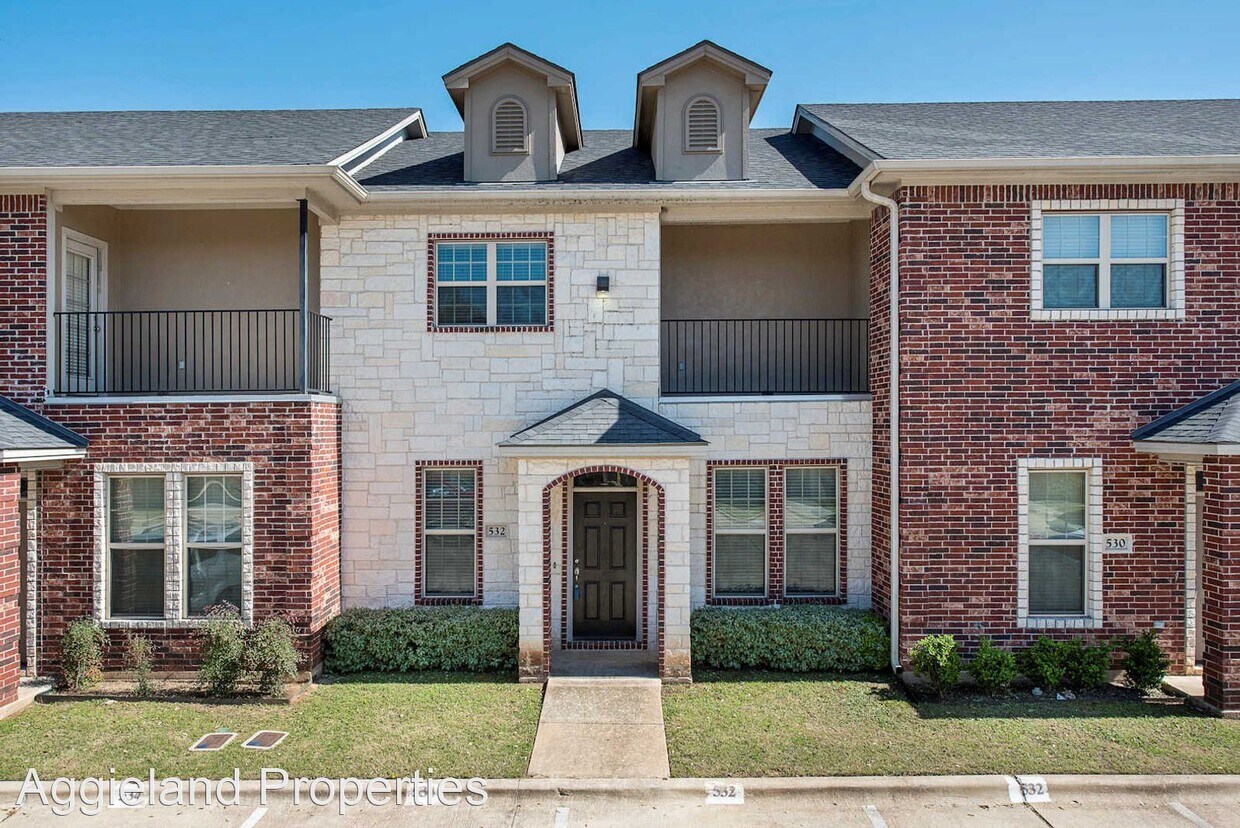 Primary Photo - 3 br, 3.5 bath House - 515 Forest Dr.