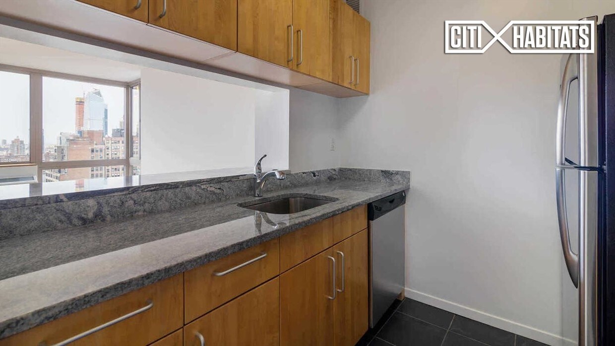 Building Photo - 542 W 36th St