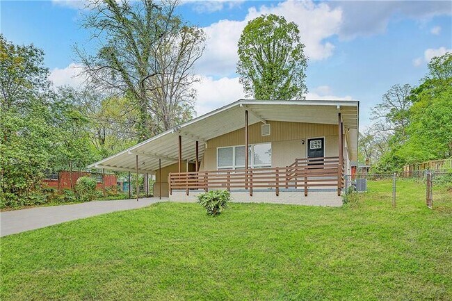 Building Photo - 562 Collingwood Dr