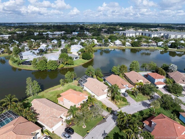 Foto del edificio - 2096 NW Marsh Rabbit Ln