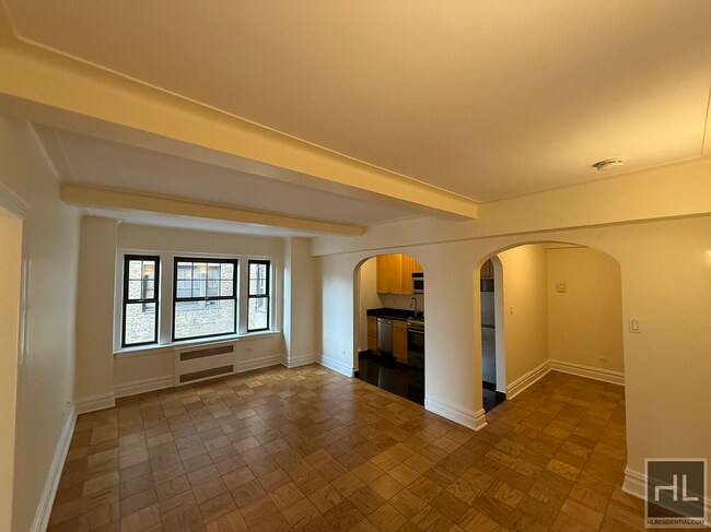 Building Photo - AMAZING ONE BEDROOM APARTMENT!! AMAZING DE...