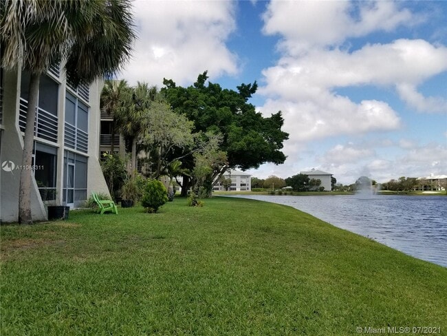 Building Photo - 9420 Poinciana Pl