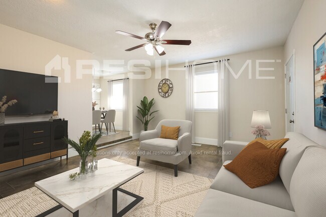 Building Photo - 736 Smalley Dr