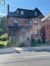 Building Photo - 66-166 Wellington St S