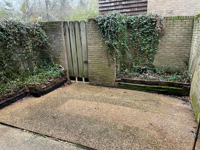 Photo - 910 Pinehurst Pl Apartments