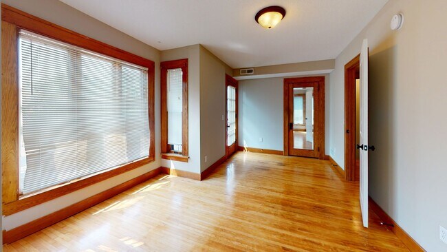 Foto del edificio - Duplex Near UMN