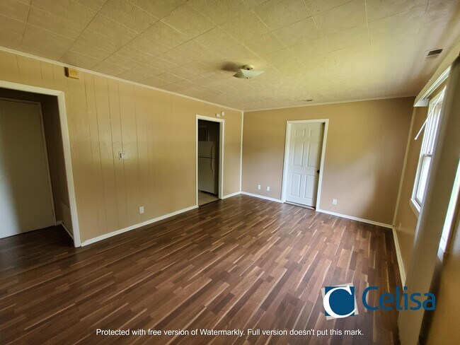 Building Photo - 1110 Roosevelt Dr