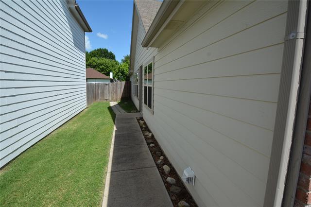Foto del edificio - 853 Village Point Ln