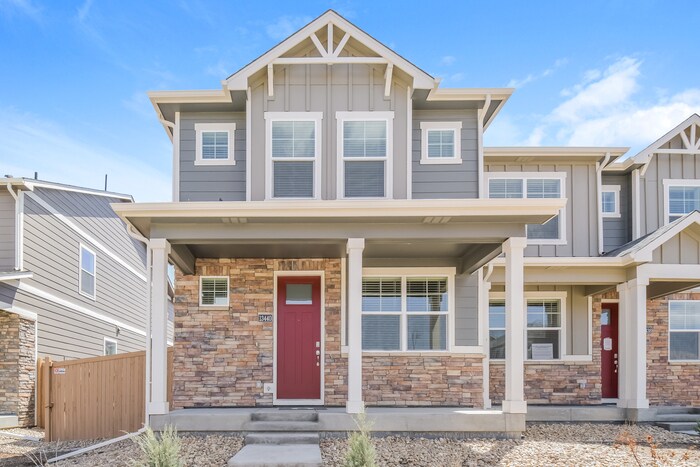 Foto principal - Stylish Living in Thornton’s Amber Creek C...