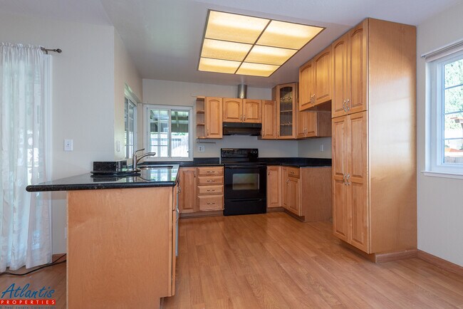 Foto del edificio - Beautiful Home | Central A/C | Desirable Location