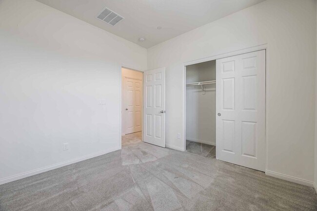 Foto del edificio - STUNNING 3 BEDROOM TOWNHOUSE IN SUMMERLING...