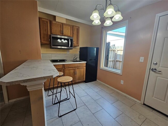 Building Photo - 376 La Paz Dr