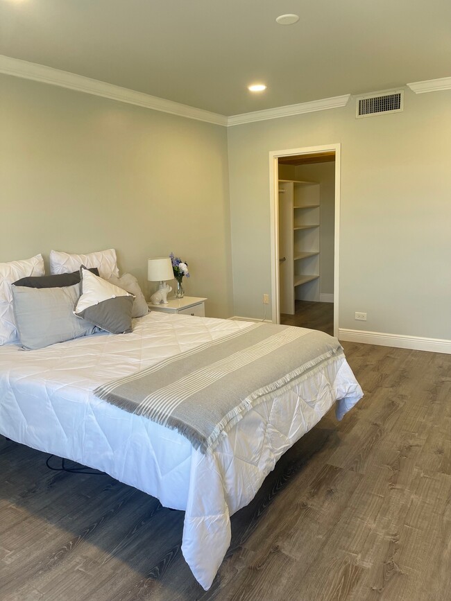 Great spacious bedroom - 2800 N Flagler Dr