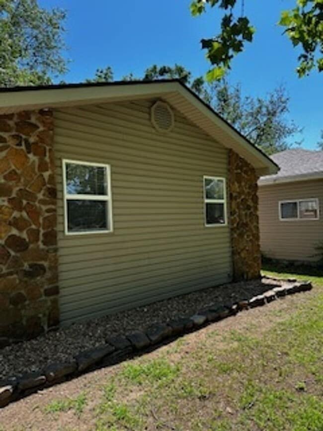 Building Photo - Fully Remodeled Home!