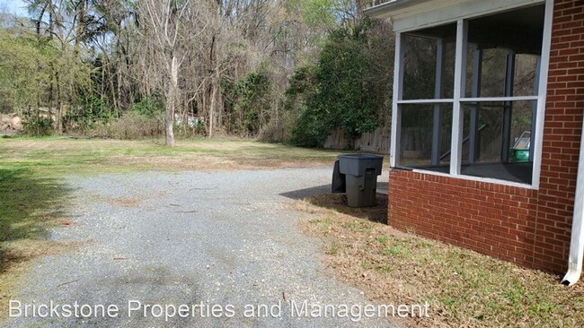 Building Photo - 3 br, 1 bath House - 9400 East WT Harris Blvd