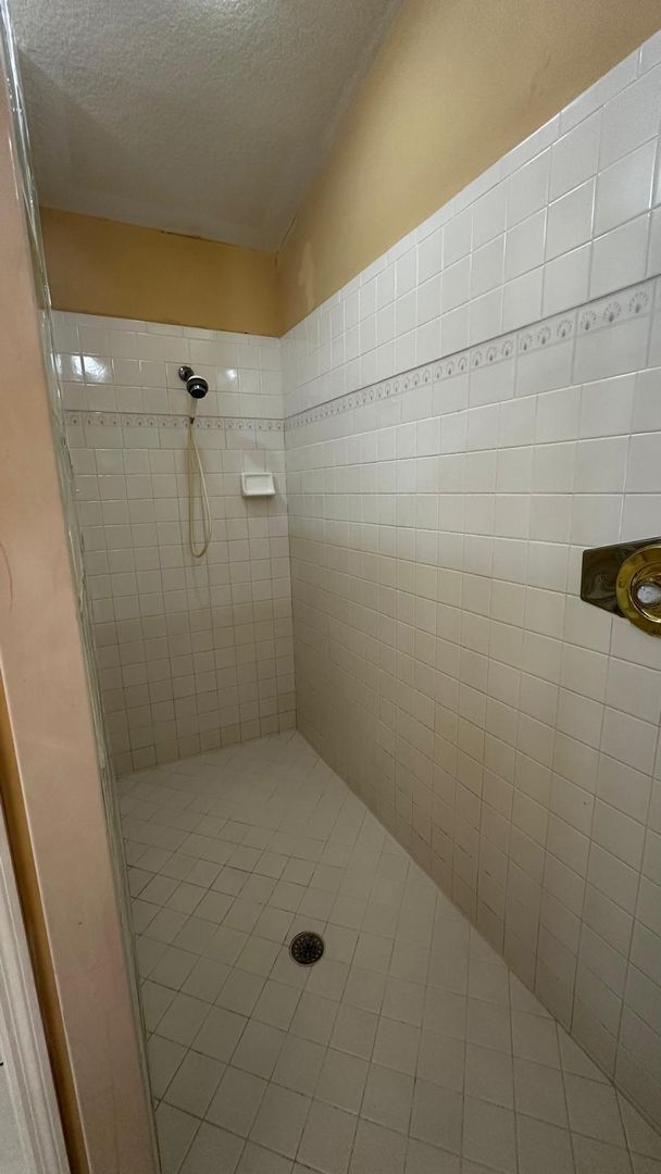 Foto del edificio - SPACIOUS 4-BEDROOM HOME WITH SCREENED POOL IN SE CAPE CORAL