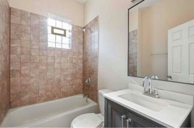 Building Photo - 6420 S Marshfield Ave