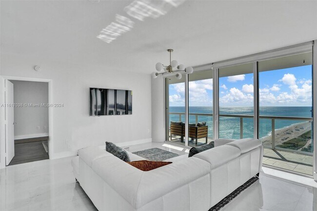 Foto del edificio - 6365 Collins Ave