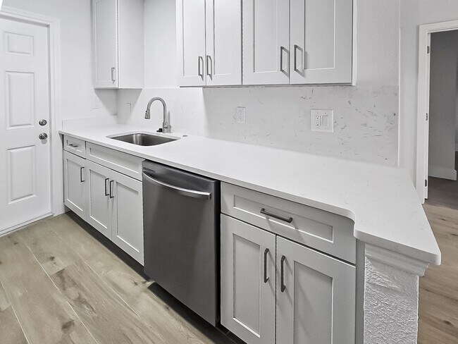 Foto del edificio - Updated Two Bedroom, One Bath Duplex located Near Downtown Palmetto