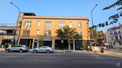 Building Photo - 3339 N Halsted St