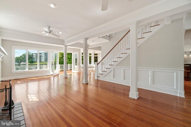 Building Photo - 611 Creek View Ave