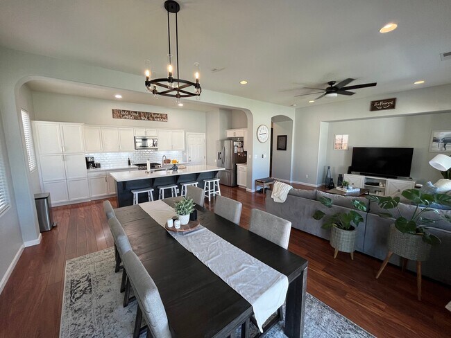 Foto del edificio - 645 W Fremont Ave