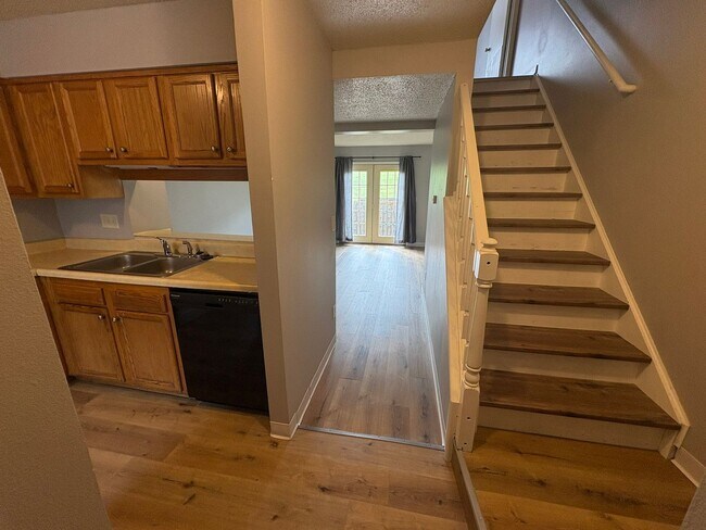 Foto del edificio - 2401 Shady Glen Ct