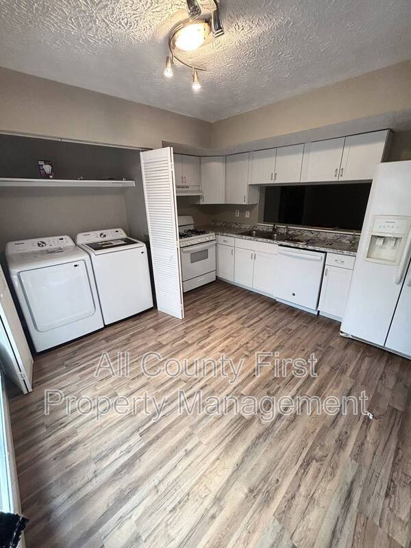 Foto del edificio - 923 Regal Path Ln