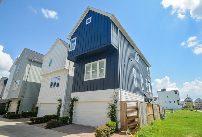 Building Photo - 8745 Park Kolbe Ln