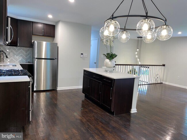 Building Photo - 1602 Robin Ct
