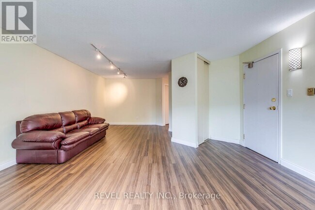 Building Photo - 94 Trinity St