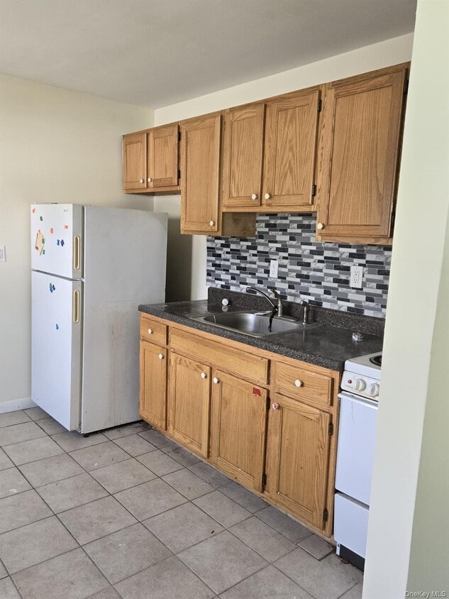 Building Photo - 698 Bullville Rd