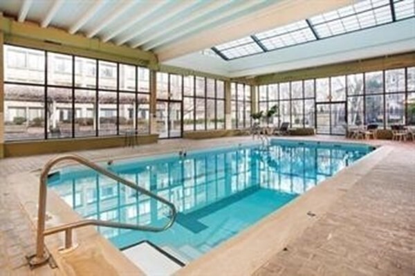 Foto del edificio - 1731 Beacon St
