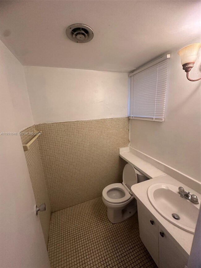 Foto del edificio - 1530 NE 191st St