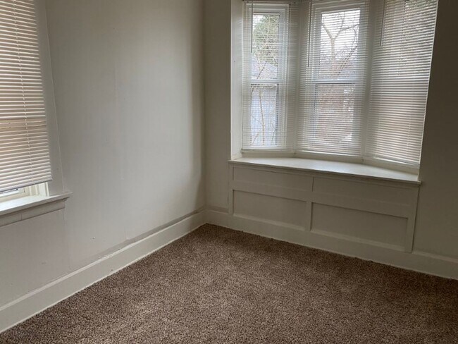 Building Photo - Del Monte 1026