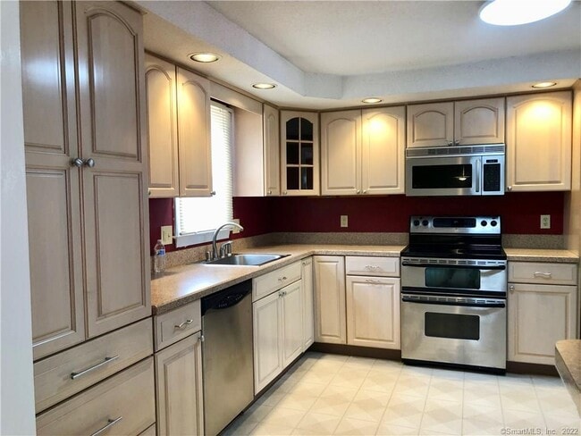 Foto del edificio - 49 Cheshire Dr