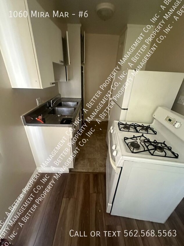 Foto del edificio - Upper Large One Bedroom w/NEW PLANK FLOORS...