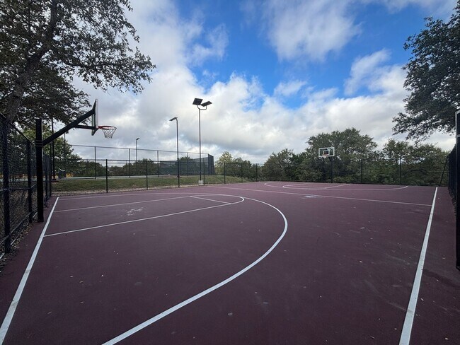 Foto del edificio - 5-Bedroom Home with Solar, Water Softener ...