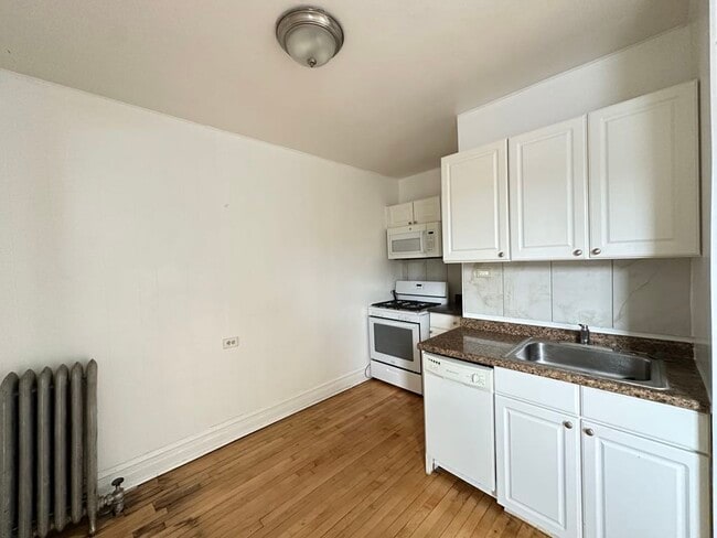 Building Photo - 4409 N Kenneth Ave