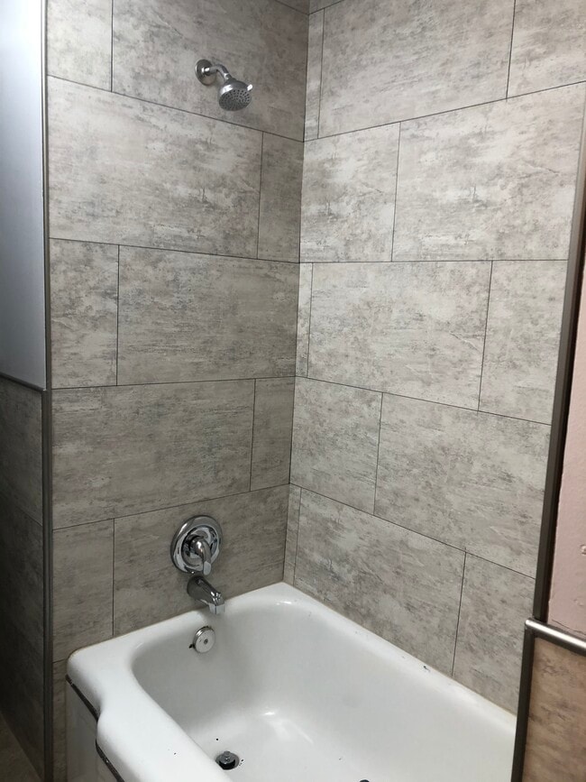 Foto del edificio - 437 E 2nd St