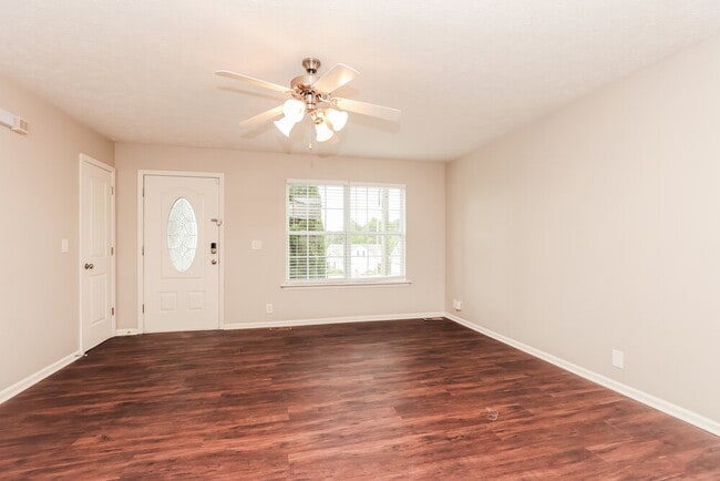 Building Photo - 412 Elegance Way