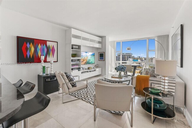 Foto del edificio - 6801 Collins Ave