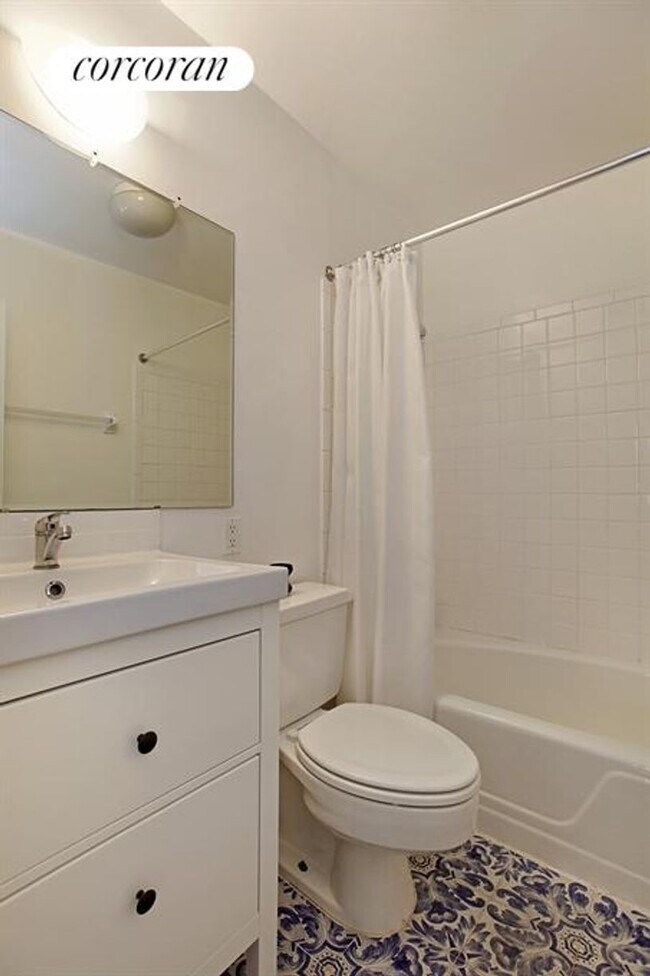 Foto del edificio - 222 E 11th St