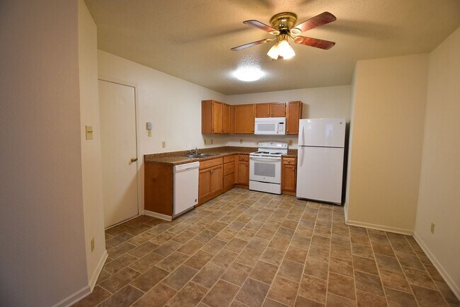 Foto del edificio - 3 Bedroom House with Garage in Greenfield