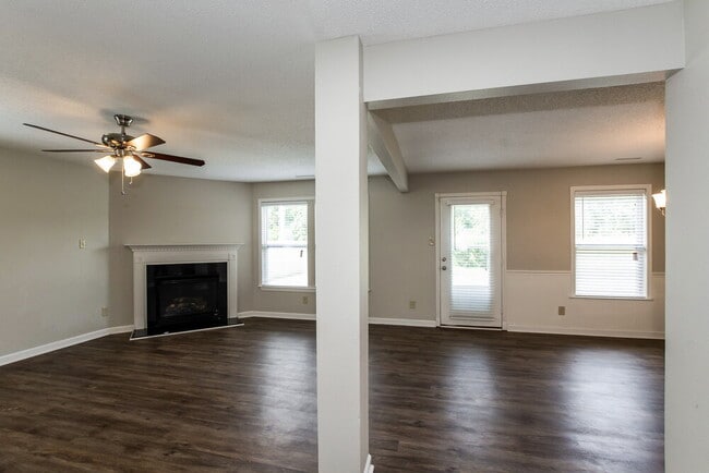 Foto del edificio - 1572 Matthew Allen Cir