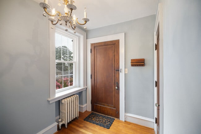 Building Photo - 821 Brandon Ave