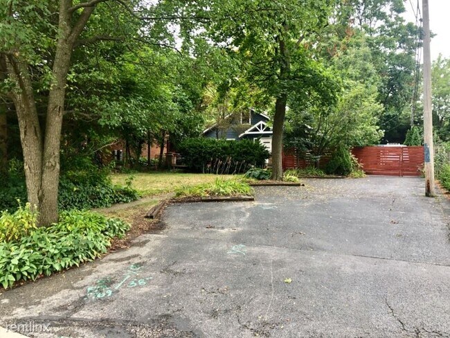 Building Photo - 4 br, 3 bath House - 1769 Rogers Ave